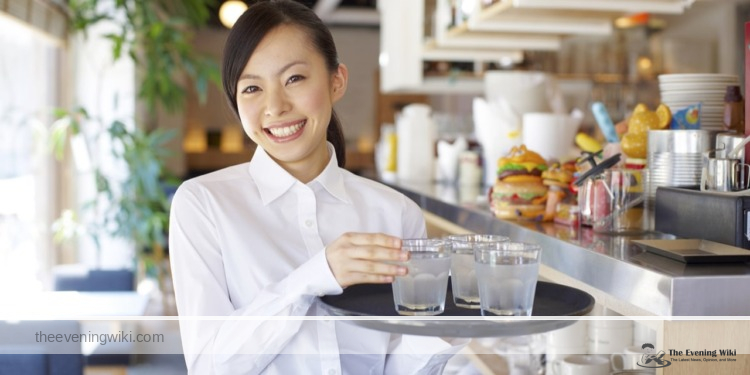 Bila Orang Pesan H2O di Restoran Pelayan Harus Memberi